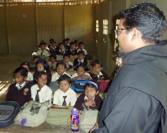 Pater Jaison in der Vorschule Pater Jaison in der Vorschule