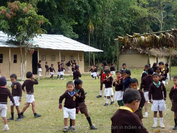 Kinder im Vorschul-Gelände