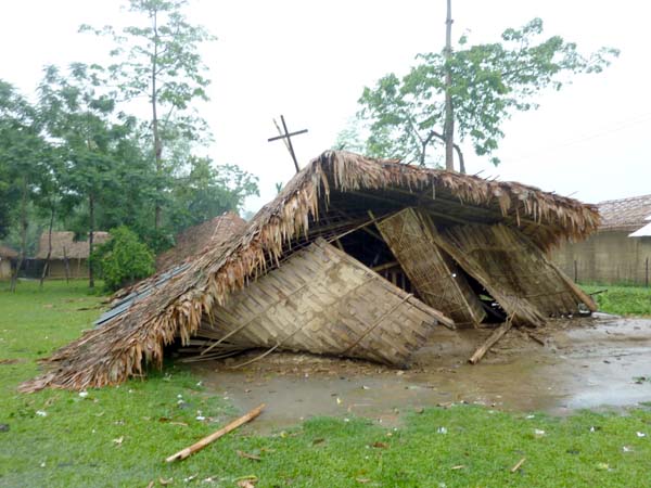 Dorfkirche nach dem Unwetter Dorfkirche nach dem Unwetter
