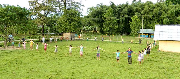 Marking of building outlines by human chain Marking of building outlines by human chain